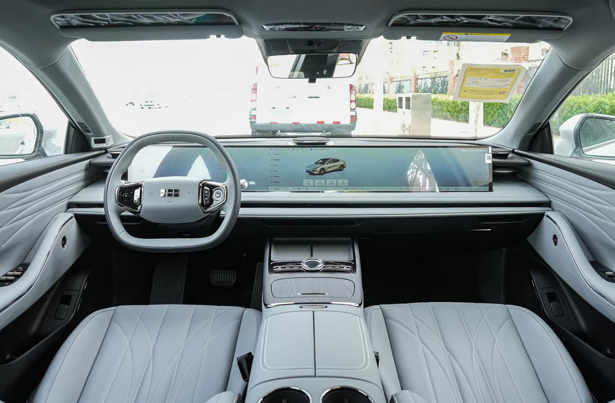 Geely Galaxy E8-9