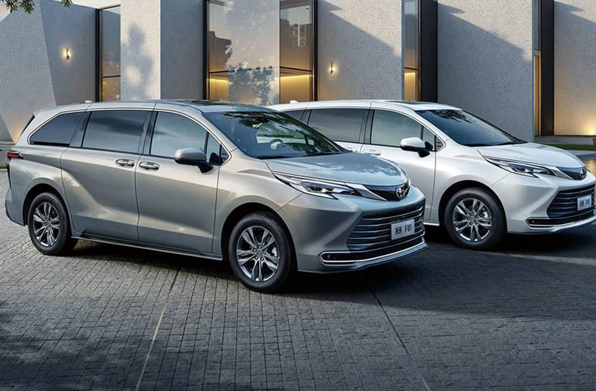 TOYOTA SIENNA(13)