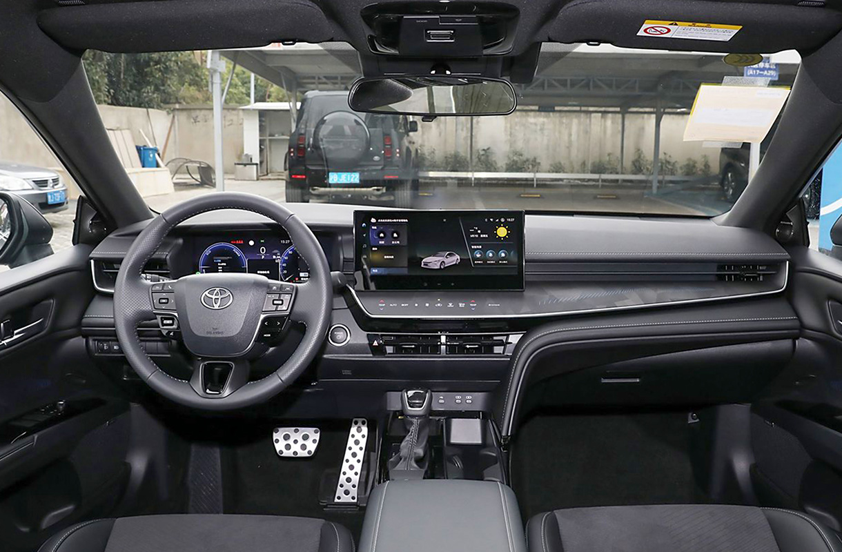 Toyota Camry 2025 (14)