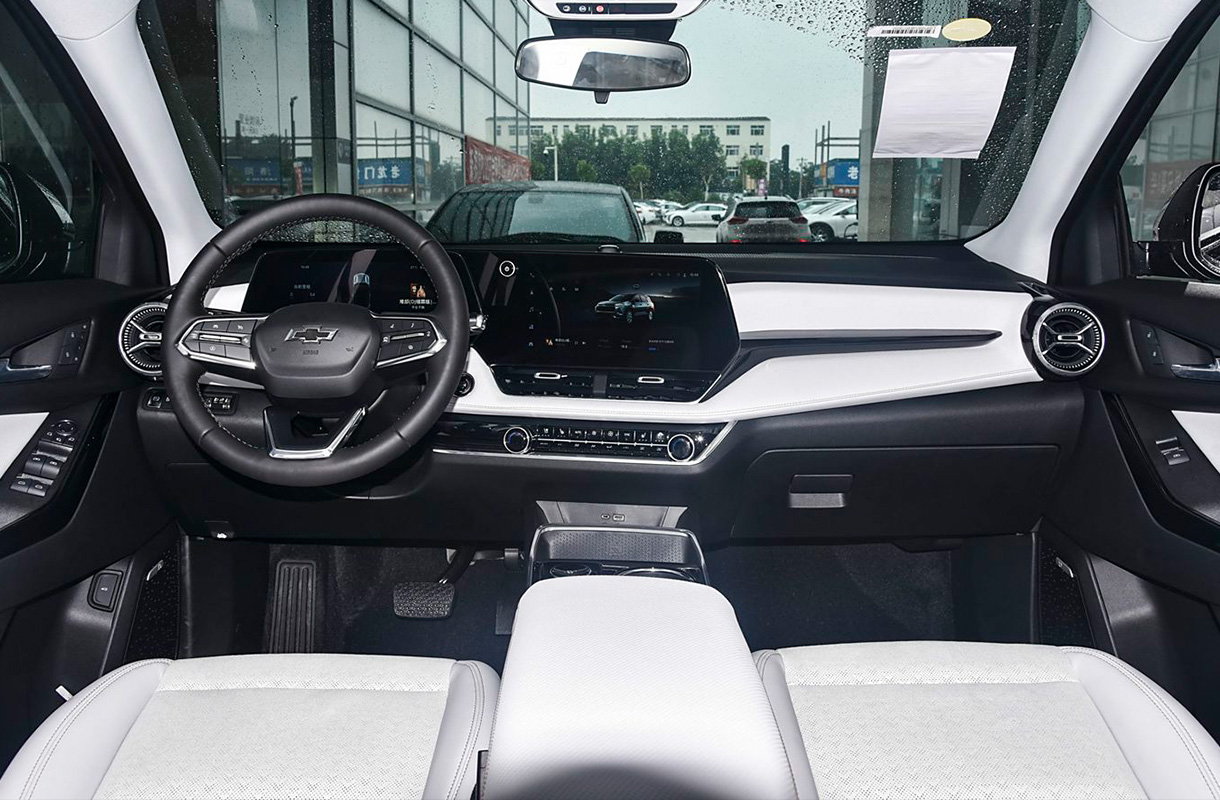 Chevrolet Equinox Plus-9