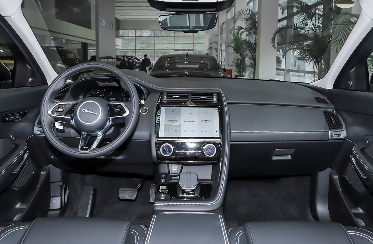 Jaguar E-PACE-9